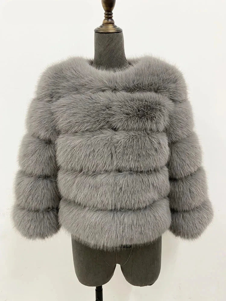 A sophisticated faux fur coat in an elegant design, suitable for autumn and winter. The coat features a plush texture resembling real fur, offering warmth and comfort. Available in sizes S to 5XL, it ensures a flattering fit for various body types.