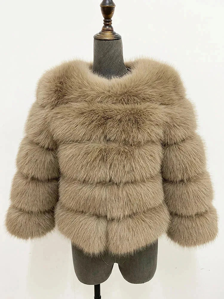 A sophisticated faux fur coat in an elegant design, suitable for autumn and winter. The coat features a plush texture resembling real fur, offering warmth and comfort. Available in sizes S to 5XL, it ensures a flattering fit for various body types.