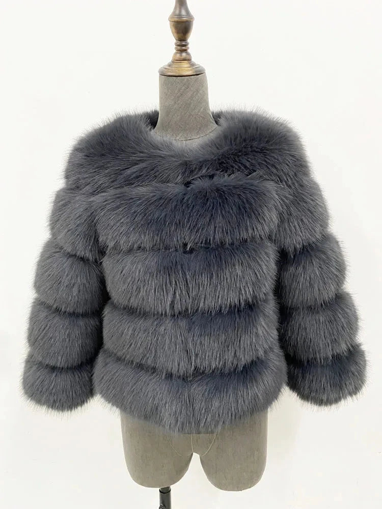 A sophisticated faux fur coat in an elegant design, suitable for autumn and winter. The coat features a plush texture resembling real fur, offering warmth and comfort. Available in sizes S to 5XL, it ensures a flattering fit for various body types.