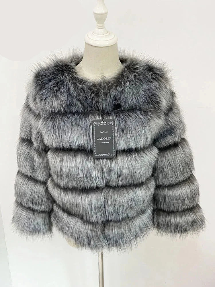 A sophisticated faux fur coat in an elegant design, suitable for autumn and winter. The coat features a plush texture resembling real fur, offering warmth and comfort. Available in sizes S to 5XL, it ensures a flattering fit for various body types.