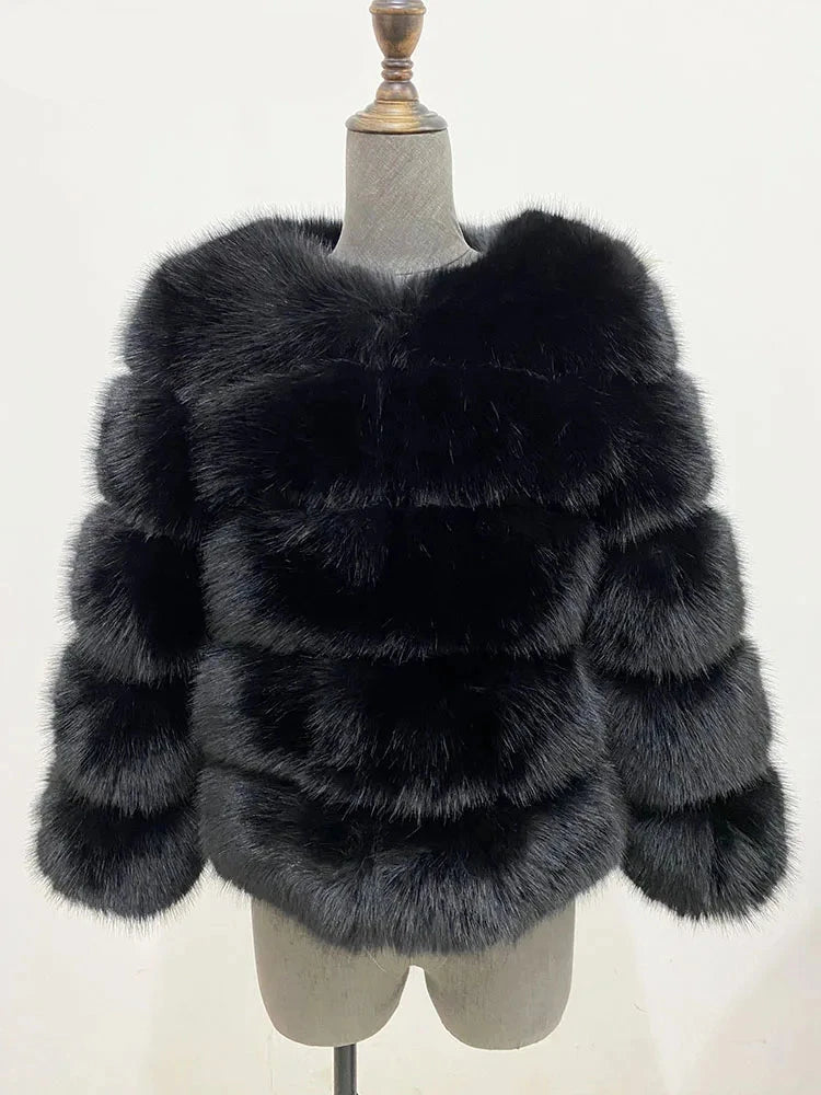 A sophisticated faux fur coat in an elegant design, suitable for autumn and winter. The coat features a plush texture resembling real fur, offering warmth and comfort. Available in sizes S to 5XL, it ensures a flattering fit for various body types.