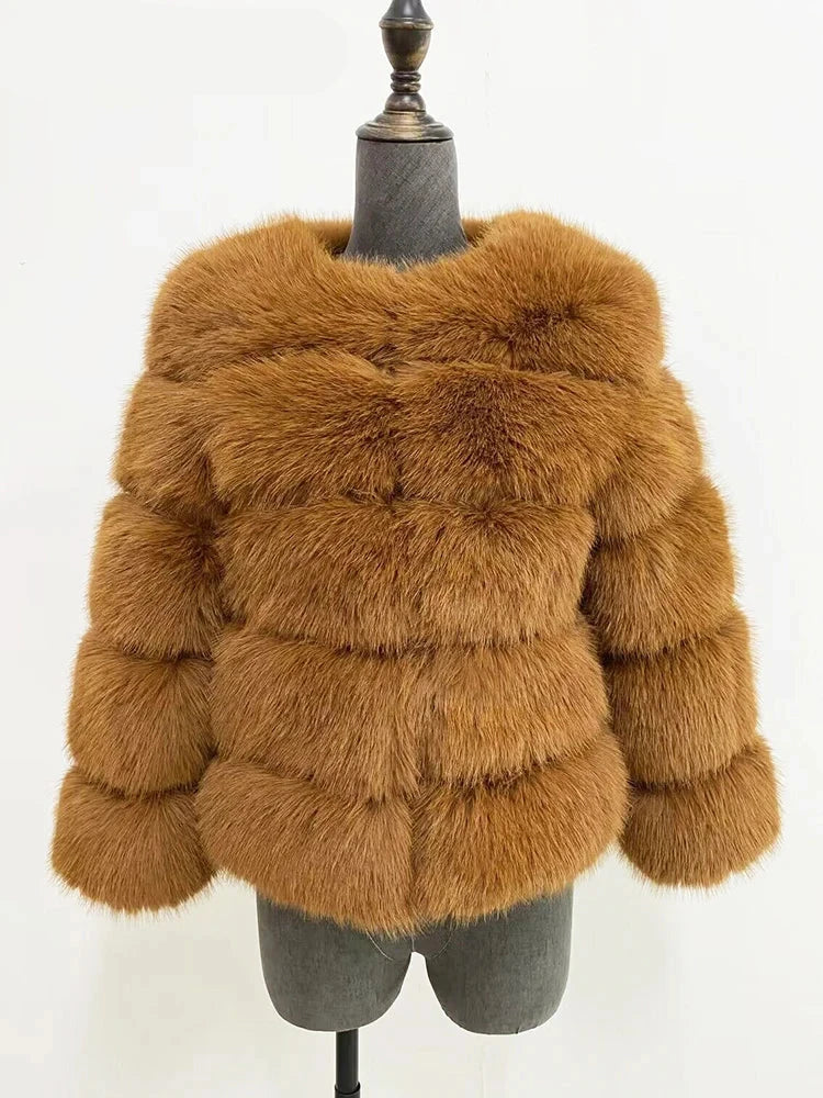 A sophisticated faux fur coat in an elegant design, suitable for autumn and winter. The coat features a plush texture resembling real fur, offering warmth and comfort. Available in sizes S to 5XL, it ensures a flattering fit for various body types.