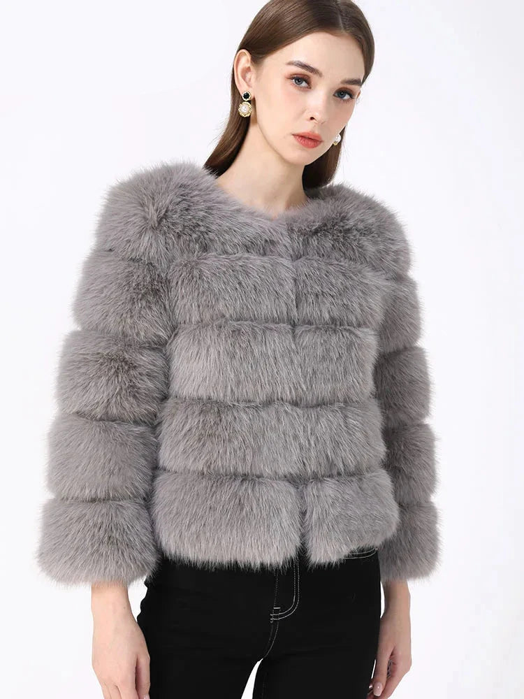 A sophisticated faux fur coat in an elegant design, suitable for autumn and winter. The coat features a plush texture resembling real fur, offering warmth and comfort. Available in sizes S to 5XL, it ensures a flattering fit for various body types.