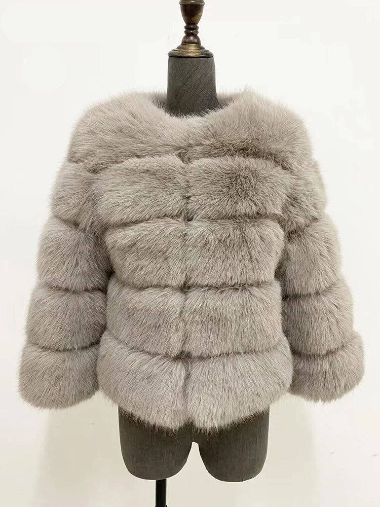 A sophisticated faux fur coat in an elegant design, suitable for autumn and winter. The coat features a plush texture resembling real fur, offering warmth and comfort. Available in sizes S to 5XL, it ensures a flattering fit for various body types.