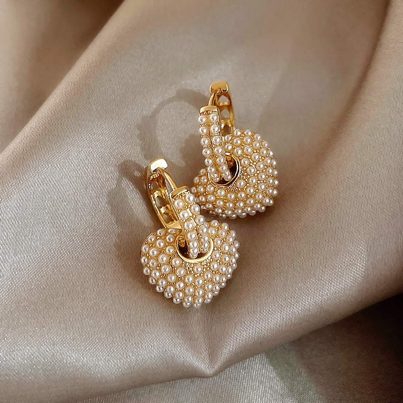 Heart-shaped Gold Earrings with White Mini Pearls