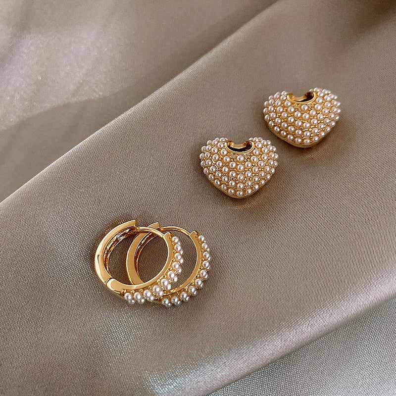 Heart-shaped Gold Earrings with White Mini Pearls