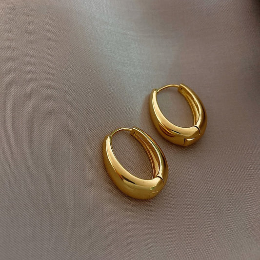 Gold Earrings in Ellipse Shape