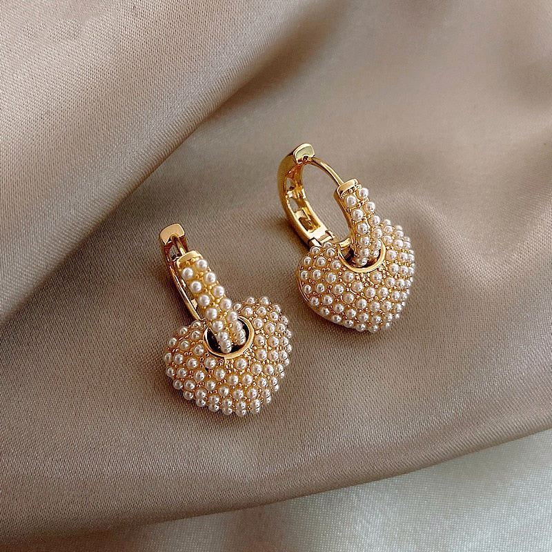 Heart-shaped Gold Earrings with White Mini Pearls