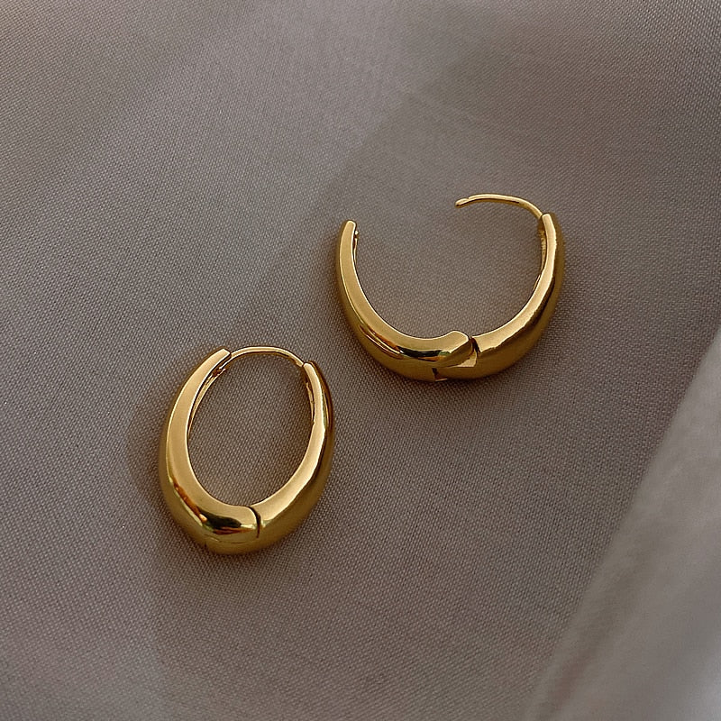 Gold Earrings in Ellipse Shape